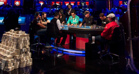 //cdn-origin.pokerstrategy.com/2012/08/08/onedropfinaltable.png