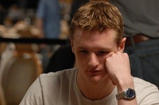 //cdn-origin.pokerstrategy.com/2012/08/13/0e34aaf65.jpg