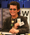 //cdn-origin.pokerstrategy.com/2012/09/13/hofnguyen.png