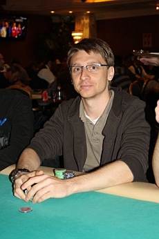 //cdn-origin.pokerstrategy.com/2012/11/06/spf_2010.jpg