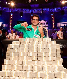 //cdn-origin.pokerstrategy.com/2012/11/15/Antonio_Esfandiari_one_drop.jpg