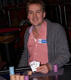 //cdn-origin.pokerstrategy.com/2012/12/04/DSC01268.JPG