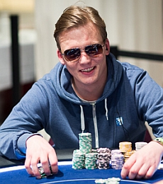 //cdn-origin.pokerstrategy.com/2013/02/04/jesper.jpg