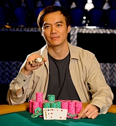 //cdn-origin.pokerstrategy.com/2013/05/14/event19johnjuanda.jpg