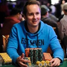 //cdn-origin.pokerstrategy.com/2013/10/10/fdbf18f6254588390fc8af21919315a1.jpeg