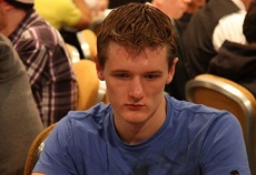 //cdn-origin.pokerstrategy.com/2013/11/04/alexmillar.jpg