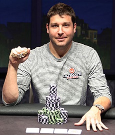 //cdn-origin.pokerstrategy.com/2013/11/14/jeremy-ausmus-wins-wsope-plobracelet.jpg