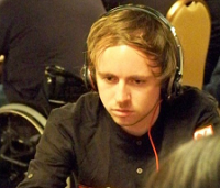 //cdn-origin.pokerstrategy.com/2013/12/09/pleno1.png