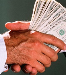 //cdn-origin.pokerstrategy.com/2014/01/06/Handshake-with-money-006.jpg