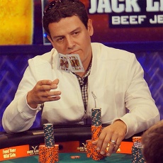 //cdn-origin.pokerstrategy.com/2014/04/22/carlos-Mortensen-wsop-2013.jpg