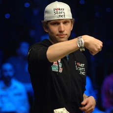 //cdn-origin.pokerstrategy.com/2014/05/21/petereastgate.jpg