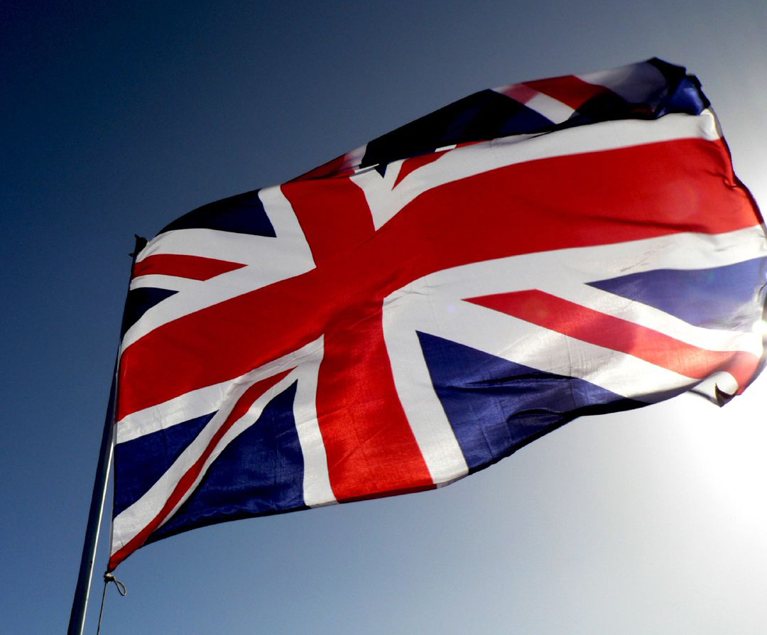 Sul ponte sventola bandiera britan(ni)ca... Gran Bretagna
