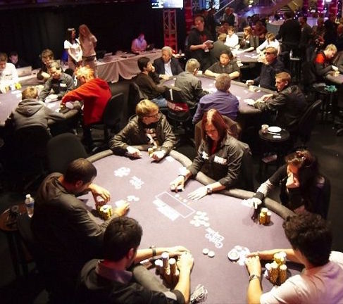 Six Max Live Poker