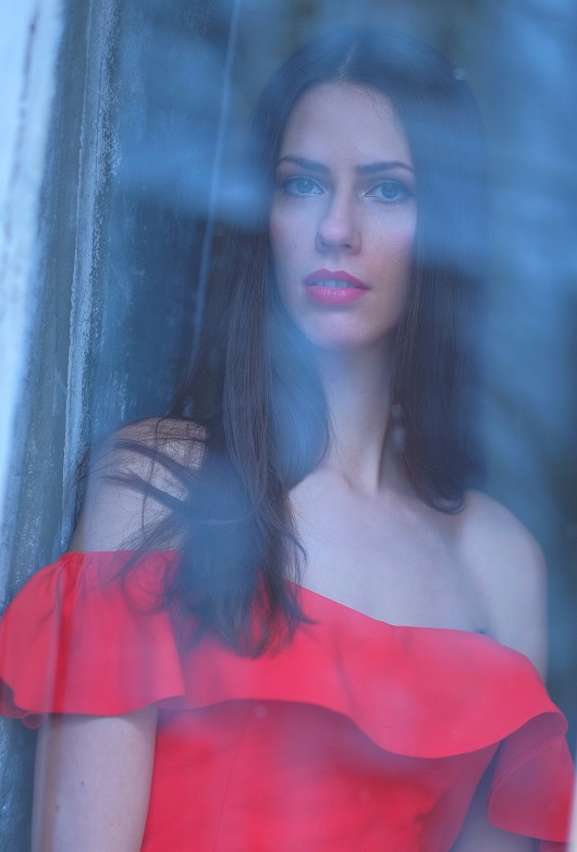 Zum Vergrößern klicken trilling, red dress