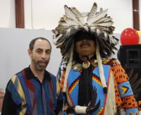 Barry Greenstein con el cacique de la comunidad Sioux